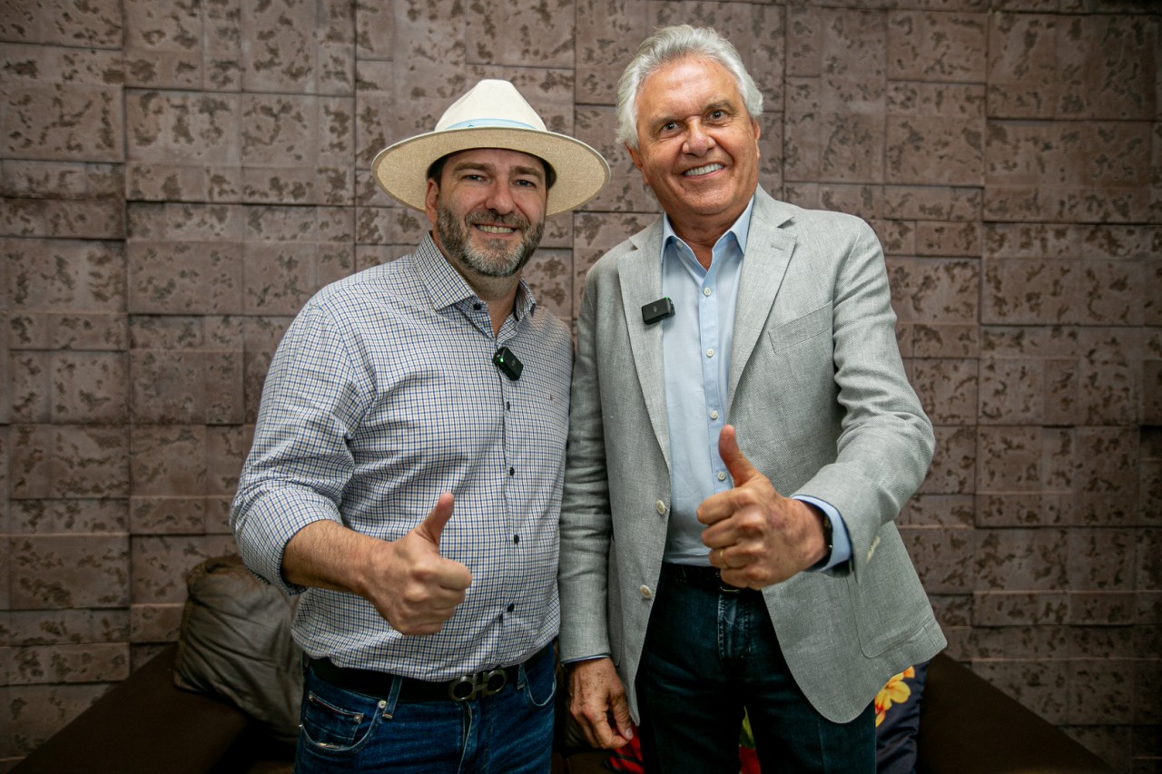 Governador Ronaldo Caiado é recepcionado pelo presidente Alex Redano na ...