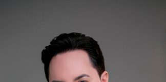 Arjore homenageia Gustavo Garcia com Troféu Atitude e Cidadania durante Encontro Estadual em Ariquemes