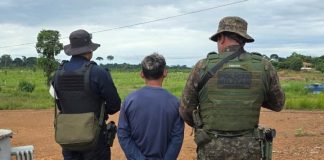 Operação Hiléia: Polícia Ambiental prende homem com mandado em aberto durante fiscalização em madeireira