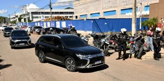 Bolsonaro deixa prisão para passar por cirurgia em hospital em Brasília