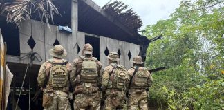 Operação Iterum: PF e Ibama destroem 29 embarcações usadas no garimpo ilegal no Rio Madeira