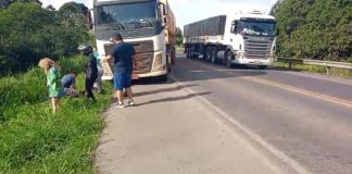 Grave acidente entre carreta e motocicleta é registrado na BR-364, entre Ouro Preto do Oeste e Jaru