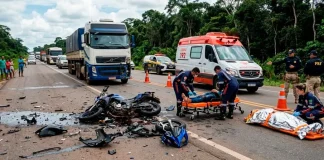 Tragédia na BR-319: colisão entre moto e carreta deixa um morto e outro ferido grave