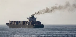 Irã ataca navios no estreito de Hormuz após Trump estender trégua