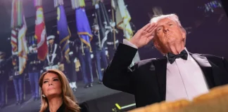 Trump é retirado de jantar de gala após homem abrir fogo