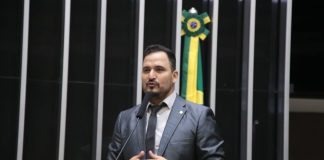 Deputado Rafael Fera propõe lei para obrigar estados a reduzirem impostos sobre combustíveis
