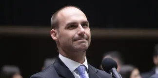 Eduardo Bolsonaro publica críticas a Michelle e reforça apoio à pré-candidatura de Flávio