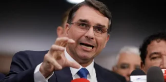Flávio deve criticar Lula e defender punições individuais em audiência nos EUA, diz aliado