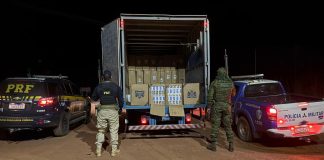 Ação integrada apreende quase 100 mil maços de cigarros contrabandeados na BR-364 em Rondônia