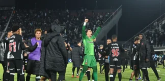 Vasco supera golaço, atropela Olimpia de virada e avança às quartas da Sula