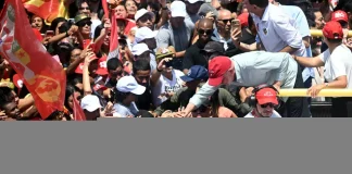 Apoiadores de Lula reagem a ataque de Flávio Bolsonaro sobre nove dedos