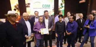 Governador Marcos Rocha recebe título de Presidente de Honra da Fenacom durante homenagens a jornalistas