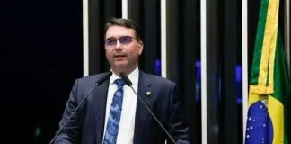 Flávio Bolsonaro admite ter buscado patrocínio privado para filme sobre Jair Bolsonaro após reportagem do Intercept