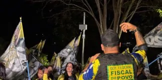 Rafael Fera reúne multidão durante caminhada pelas ruas de Ariquemes